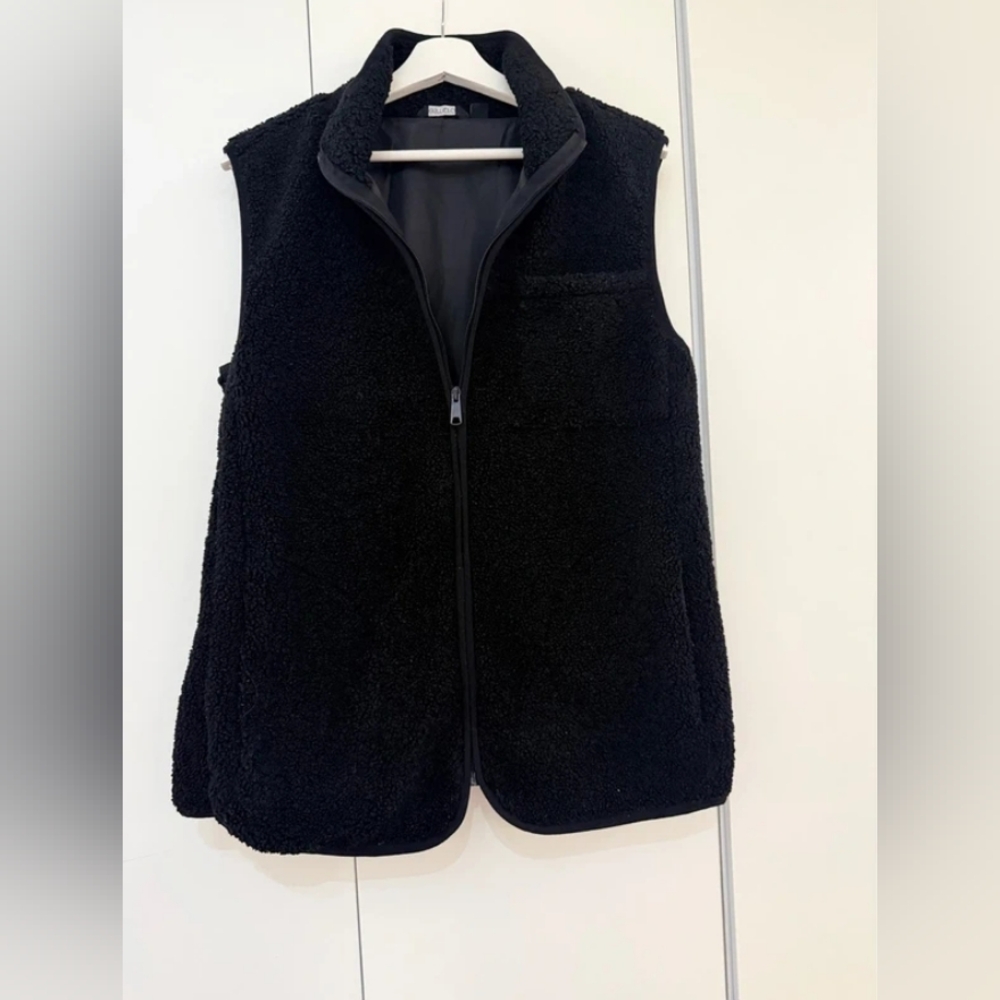 Black Fleece Vest with Zip-Up Front